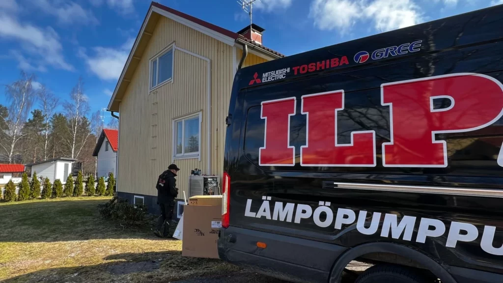 ILP Urakointi Oy:n asentama ilmalämpöpumppu omakotitaloon Turun alueella.
