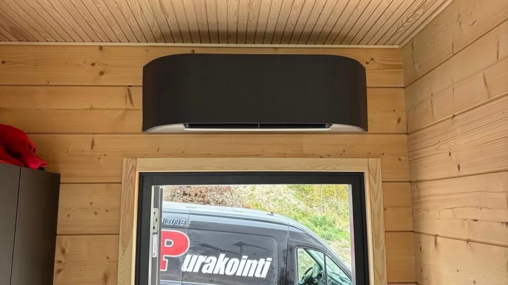 Oikein mitoitettu ilmalämpöpumppu asennettuna avaraan omakotitaloon.